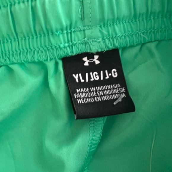 Under Armour Youth Vibrant Green Sports Shorts Size Large Pockets - Picture 2 of 8
